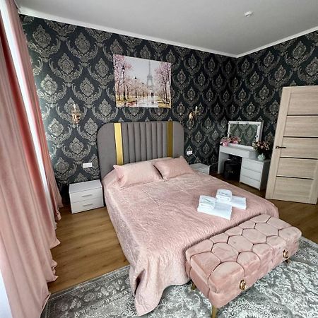 Emerald Apartament TTchernivtsi Extérieur photo