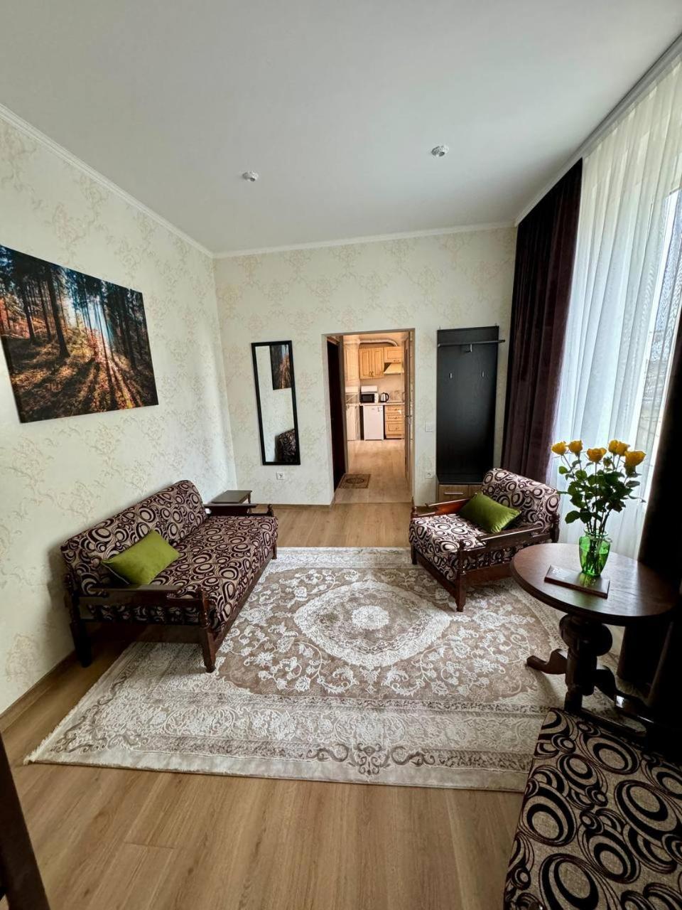 Emerald Apartament TTchernivtsi Extérieur photo